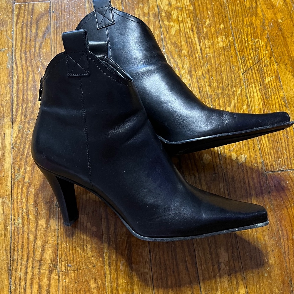Women's Antonio Melani Black Booties 6' heel 9.5